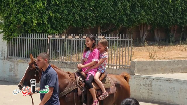 كفرقاسم - فيديو  : تعليم هواية ركوب الخيل في مدرسة جنة ابن رشد في اليوم الرابع لصيف الصادقة 